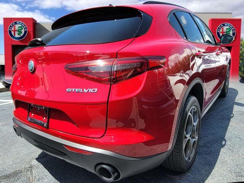 2022 Alfa Romeo Stelvio Sprint photo 4