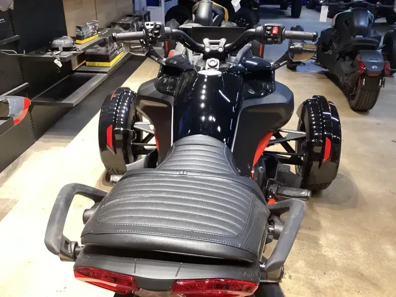 2024 Can-Am SPYDER F3S MONOLITH BLACK SATINImage 9