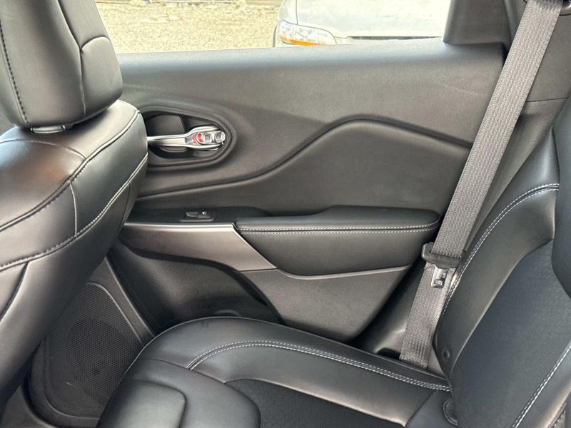 Used 2019 Jeep Cherokee Latitude Plus FWD