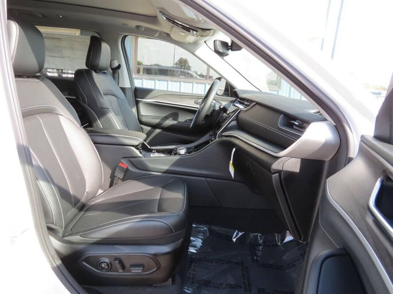 2021 Jeep Grand Cherokee L Limited 4x4 4dr SUVImage 29