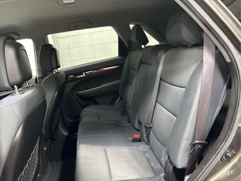 2012 Kia Sorento LX photo 35