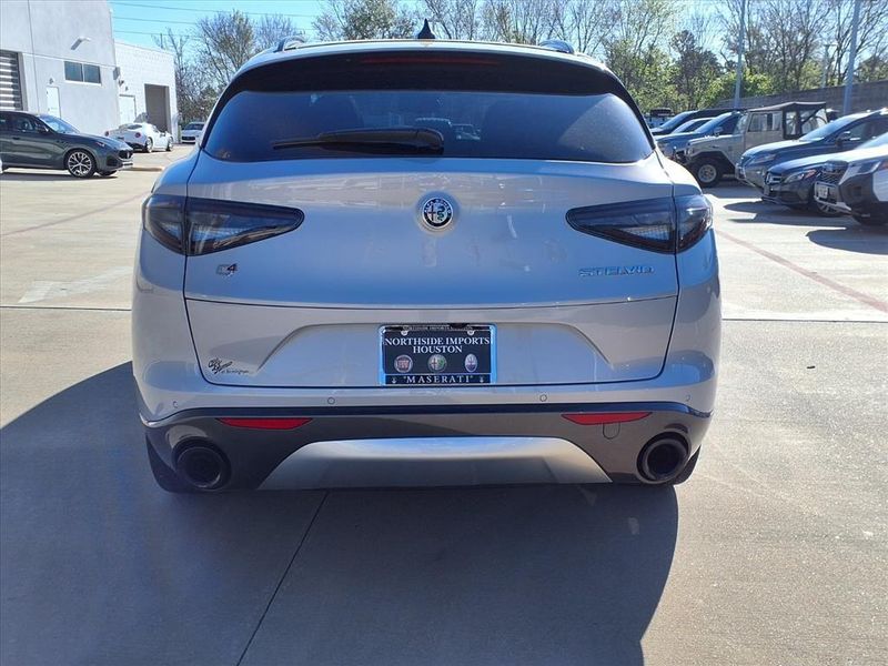 Used 2024 Alfa Romeo Stelvio TiImage 8