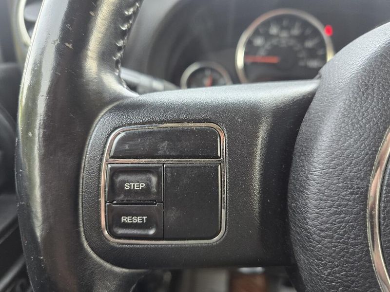 2014 Jeep Wrangler Unlimited Sahara photo 12