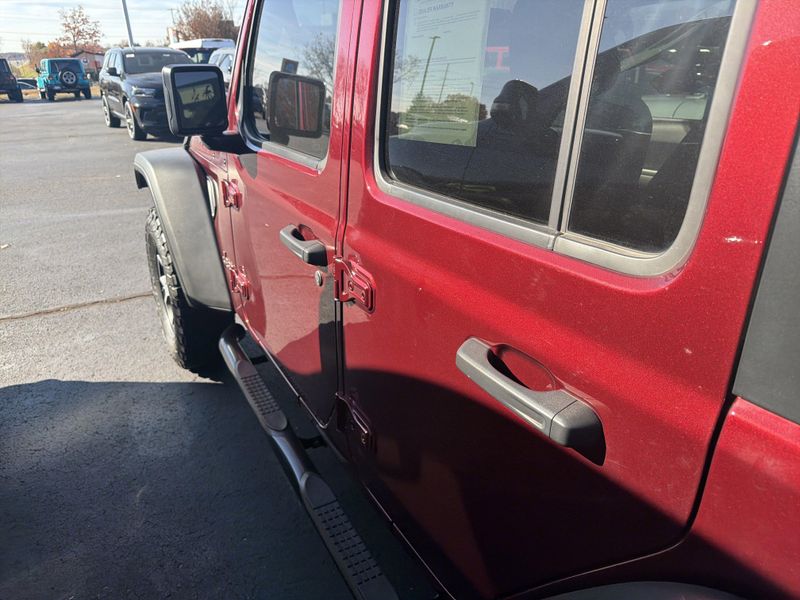 Used 2021 Jeep Wrangler Unlimited RubiconImage 11