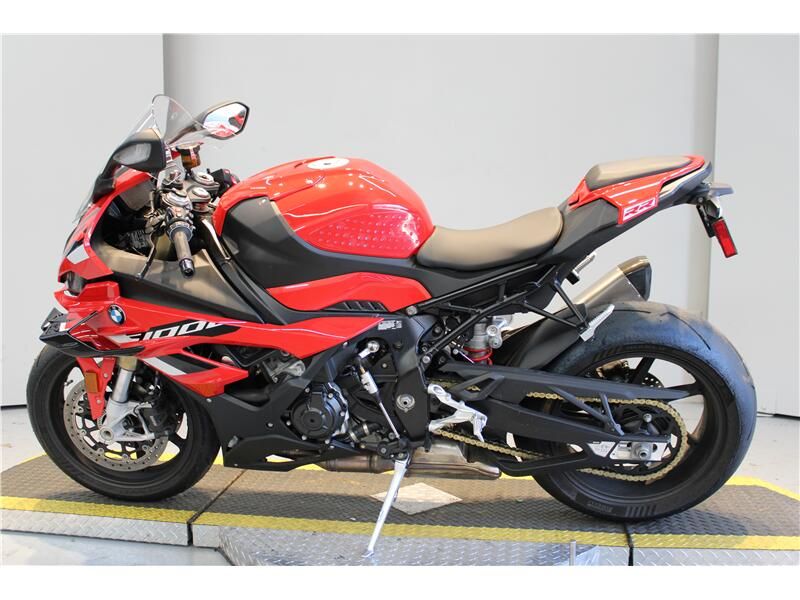 2024 BMW S 1000 RR Image 2