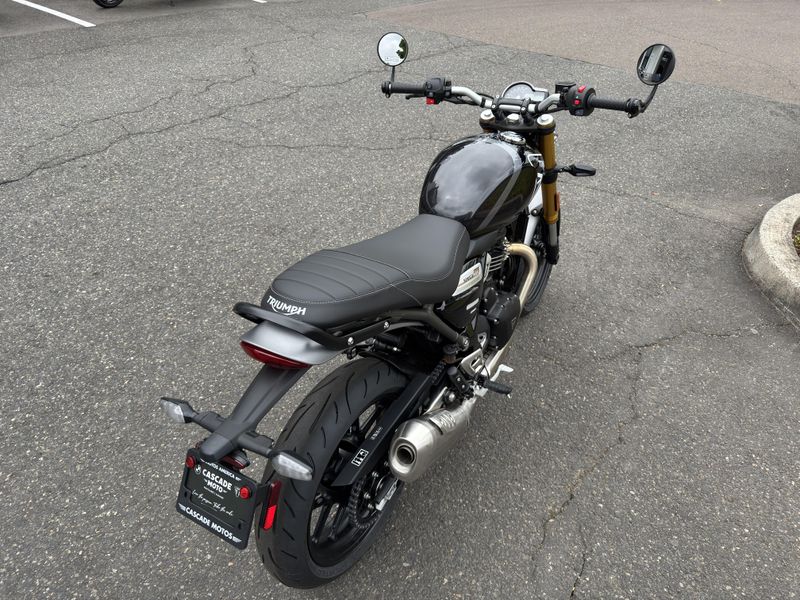 2025 Triumph SCRAMBLER 400 X - PHANTOM BLACK - SILVER ICE 