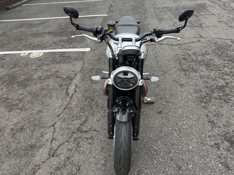 2025 Triumph Speed Twin 1200 - ALUMINUM SILVER 