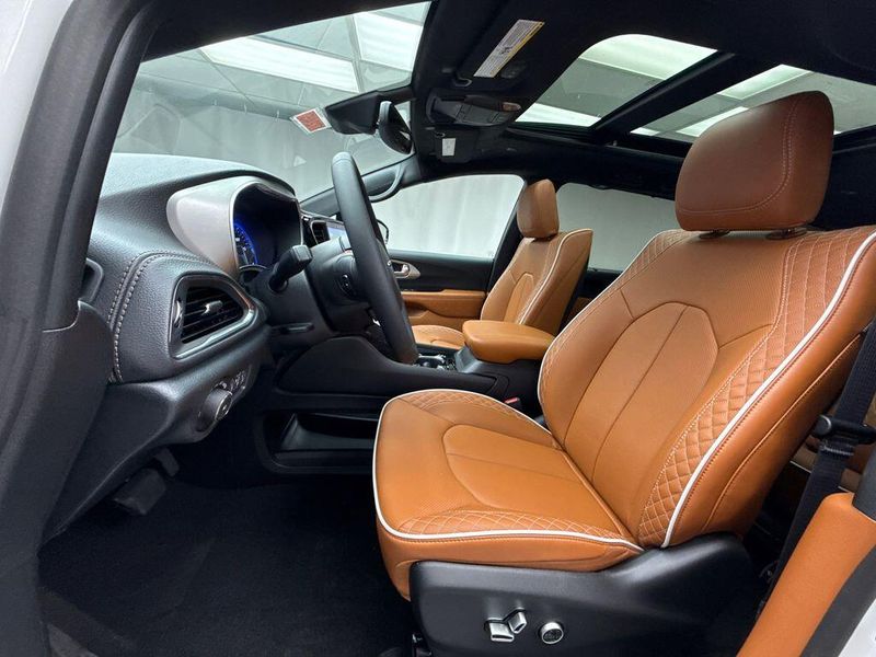New 2026 Chrysler Pacifica Pinnacle AwdImage 7