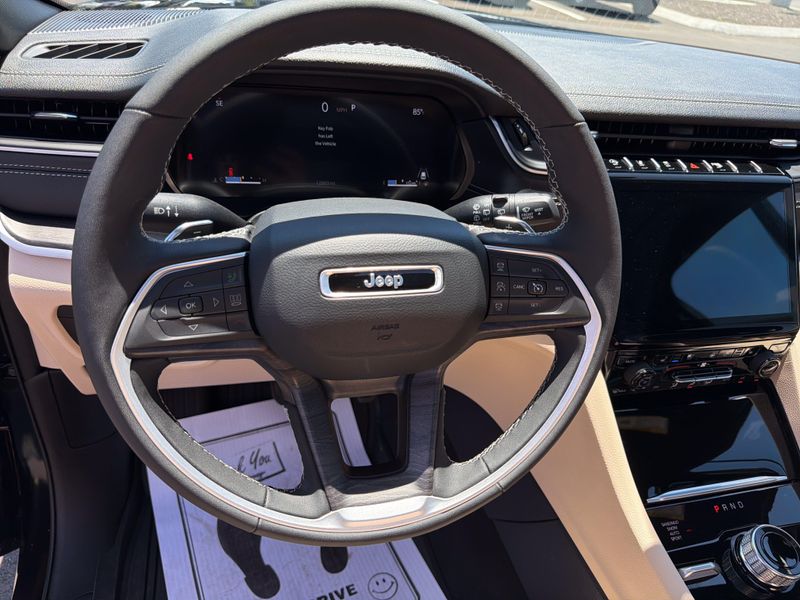 Used 2025 Jeep Grand Cherokee LimitedImage 43