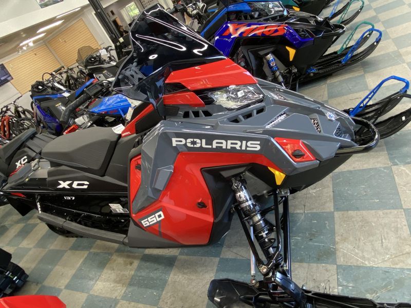 2024 Polaris INDY XC 137 in a Indy Red/Stealth Gray exterior color. Plaistow Powersports (603) 819-4400 plaistowpowersports.com 