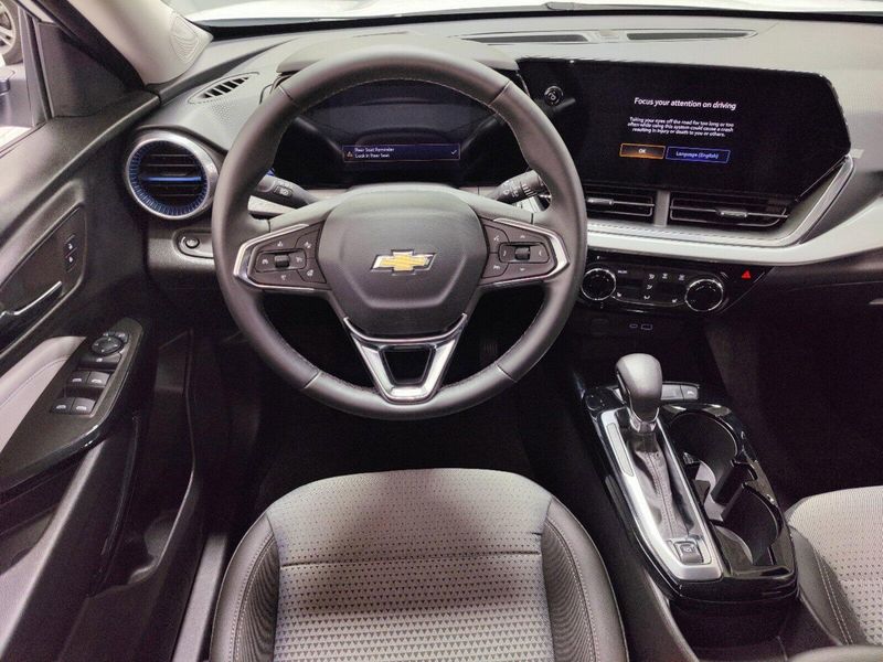 2025 Chevrolet Trax LT w/Driver Confidence & ConvenienceImage 16