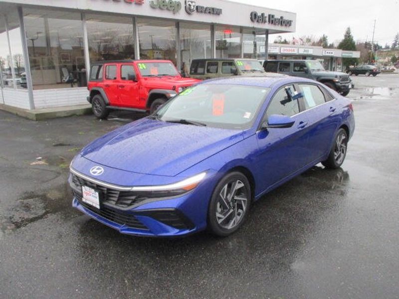 Used 2025 Hyundai Elantra SEL ConvenienceImage 2