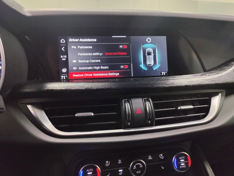 Used 2024 Alfa Romeo Stelvio Sprint AWD w/Sunroof/Nav/Wheel PkgImage 9