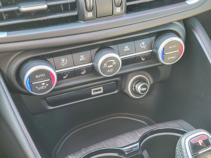 2022 Alfa Romeo Giulia Ti photo 16