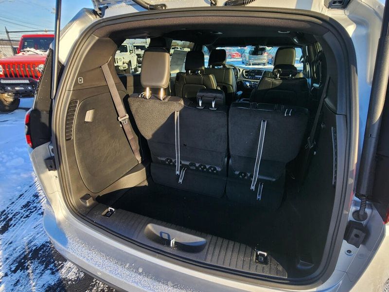 New 2026 Chrysler Pacifica Select