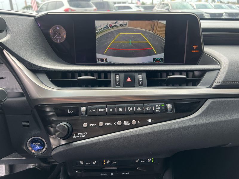 2019 Lexus ES 300hImage 15
