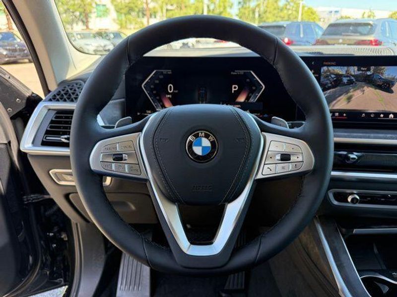 New 2026 BMW X7 xDrive40iImage 21