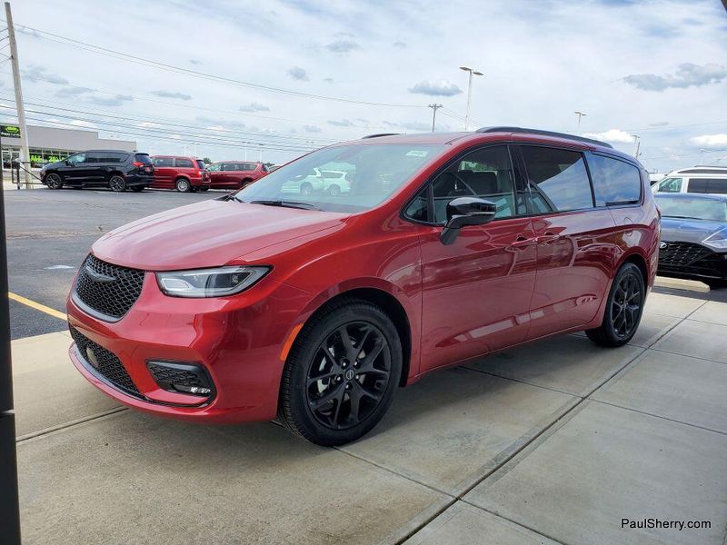 New 2025 Chrysler Pacifica LimitedImage 15