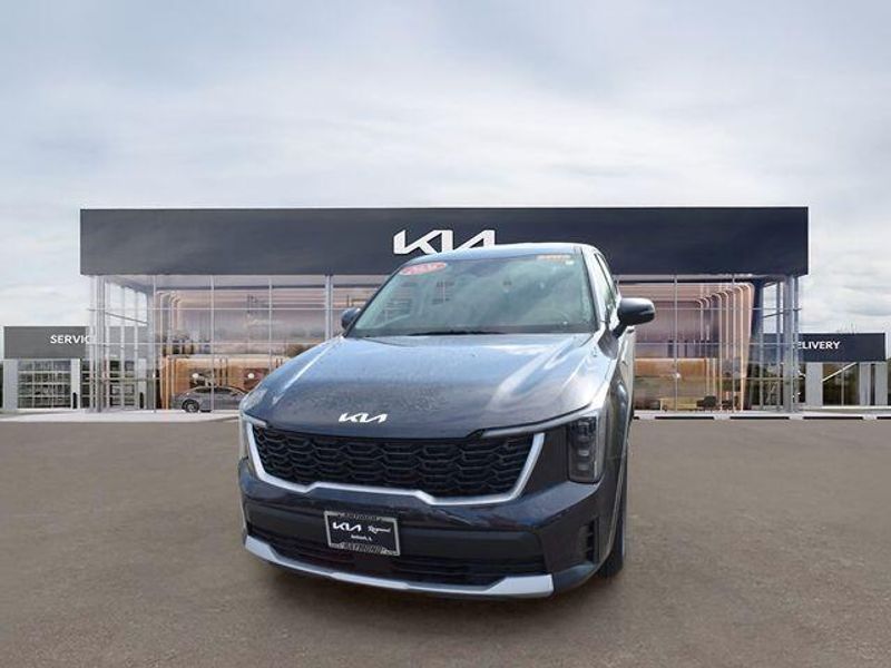 New 2025 Kia Sorento LXImage 8