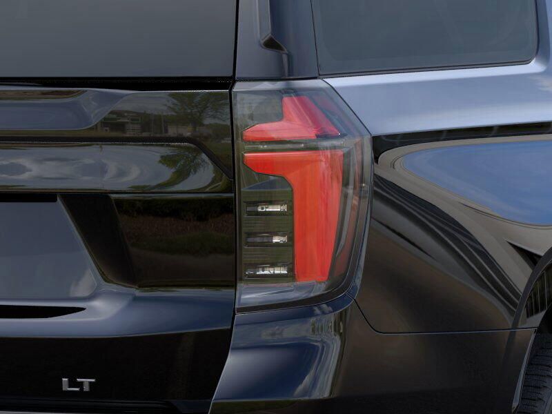 2025 Chevrolet Suburban LTImage 11