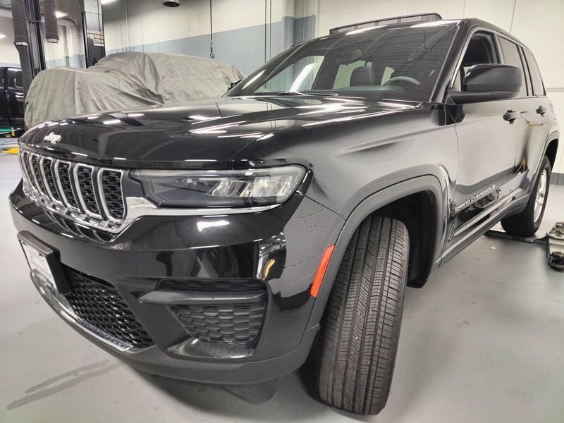 Used 2024 Jeep Grand Cherokee Laredo X Lux Tech V6 4x4Image 11