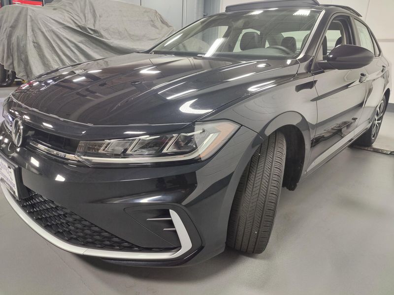 Used 2025 Volkswagen Jetta SE w/SunroofImage 9