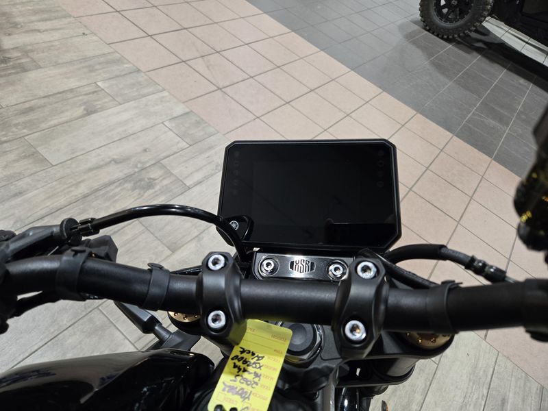 New 2025 Yamaha XSR900 RAVEN Image 13