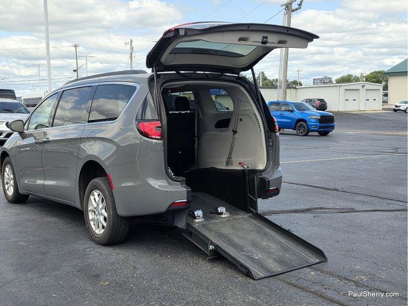 Used 2022 Chrysler Pacifica Touring L