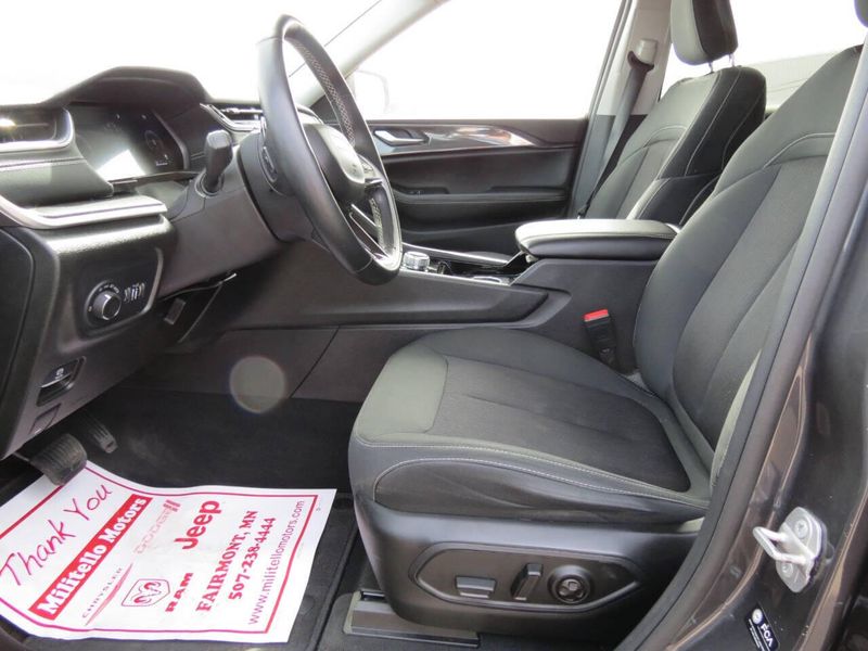 Used 2022 Jeep Grand Cherokee Laredo 4x4 4dr SUV (midyear release)Image 9