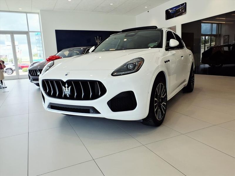 New 2025 Maserati Grecale Image 2