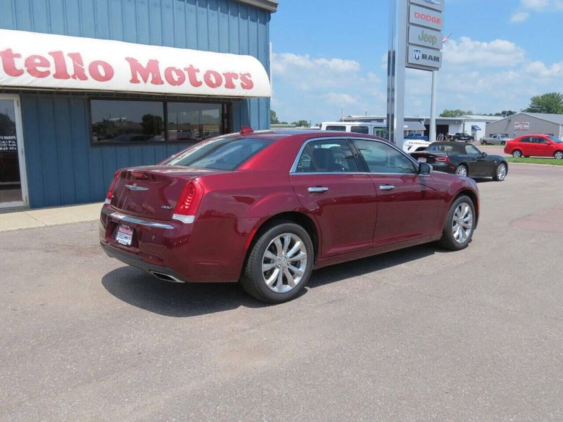 2019 Chrysler 300 Limited AWD 4dr SedanImage 5