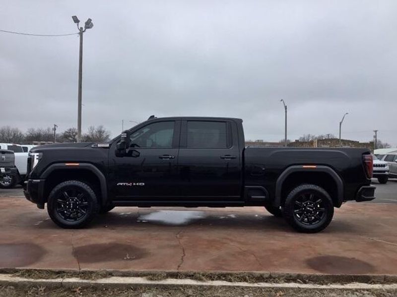 2024 GMC Sierra 2500HD AT4Image 2