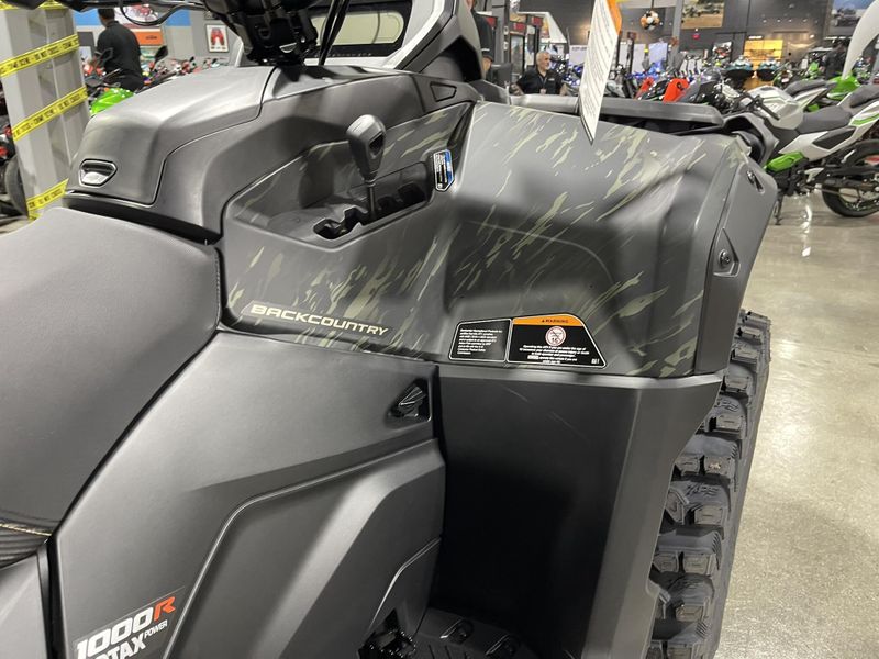 New 2026 Can-Am OUTLANDER MAX BACKCOUNTRY 1000R Image 18