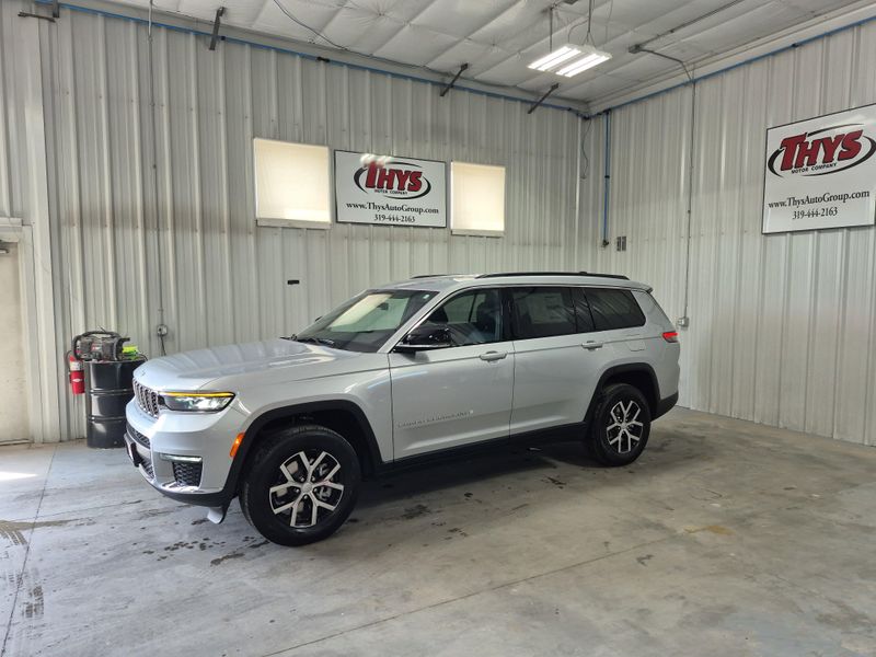 New 2025 Jeep Grand Cherokee L Limited 4x4Image 24
