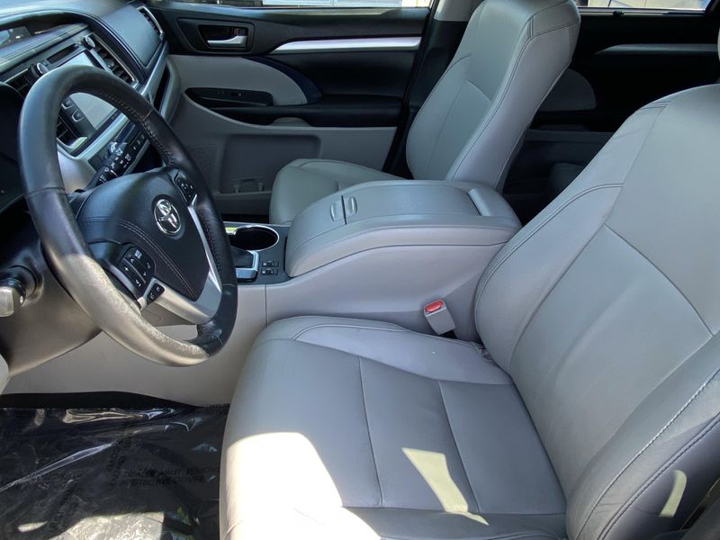 Used 2015 Toyota Highlander XLEImage 17