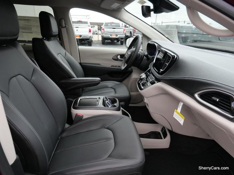 2023 Chrysler Pacifica Touring LImage 28