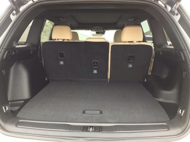 New 2025 Jeep Grand Cherokee Limited 4x2Image 18