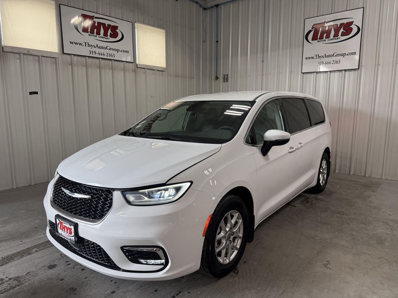 Used 2023 Chrysler Pacifica Touring LImage 14