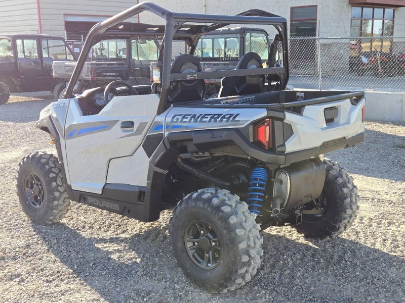 New 2027 Polaris GENERAL 1000 SPORT Image 8