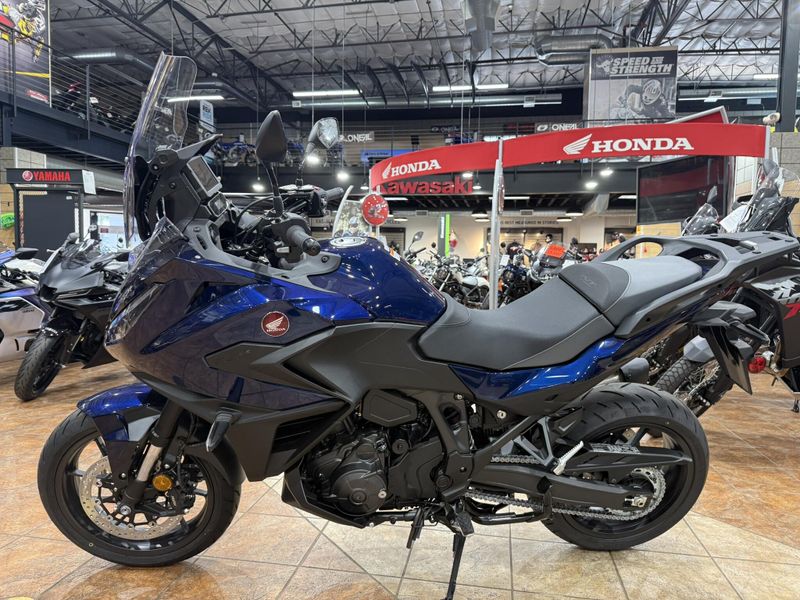 2025 Honda NT1100 DCT Image 14