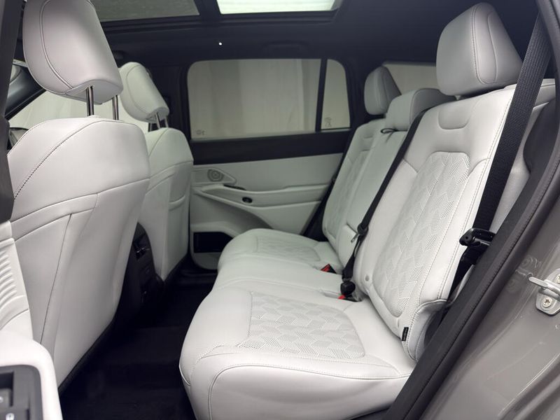 New 2026 Jeep Cherokee Overland 4x4Image 12