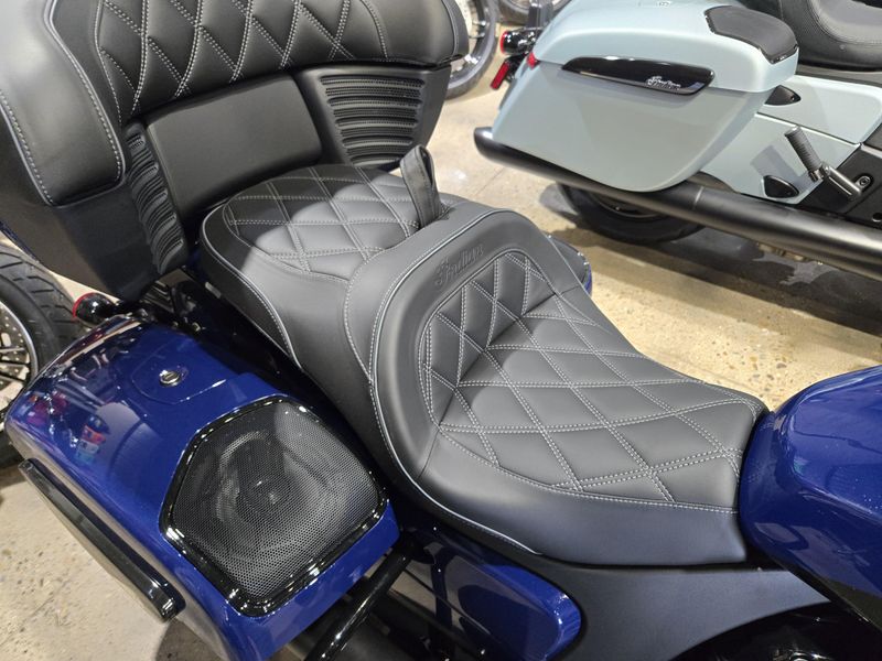 New 2025 Indian Motorcycle PURSUIT DARK HORSE 112  RA 49ST BLACK METALLIC VIVID CRYSTAL W SPRINGFIELD BLUE Image 18