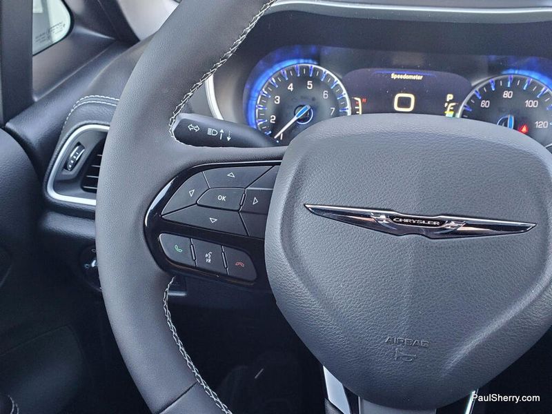 New 2026 Chrysler Pacifica Select