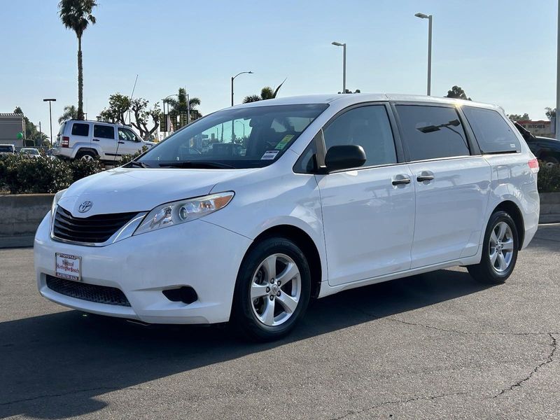 2011 Toyota Sienna BaseImage 8