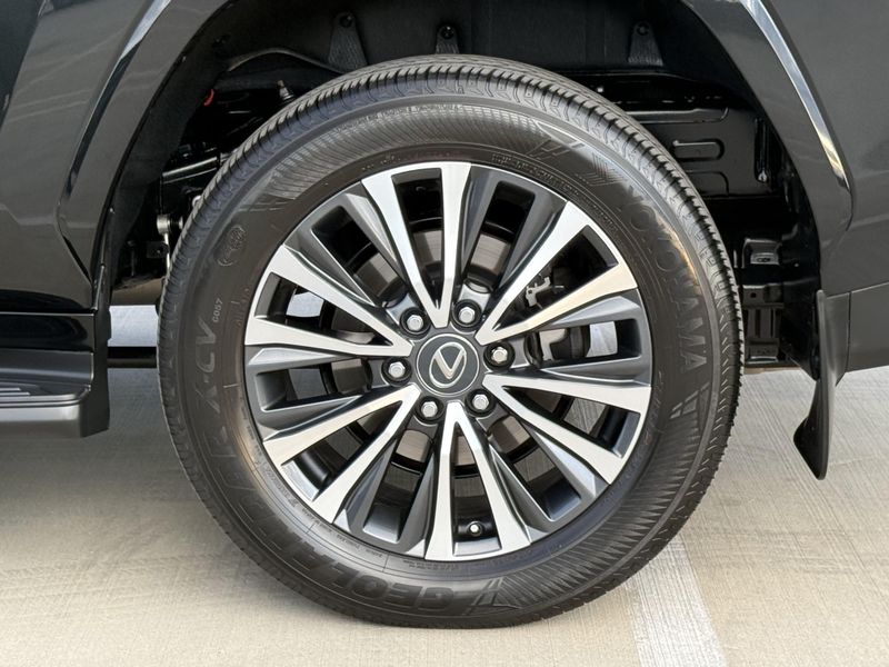 Used 2024 Lexus LX 600 PremiumImage 16