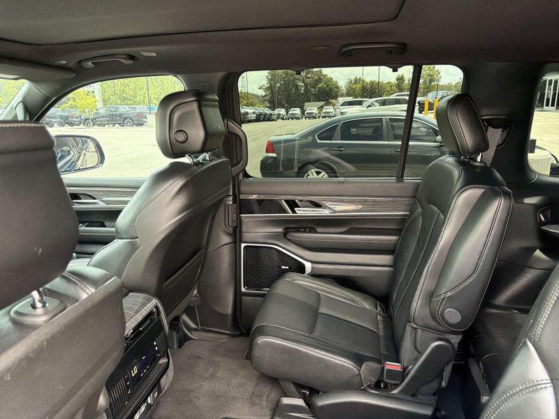 2022 Jeep Wagoneer Series IIIImage 29