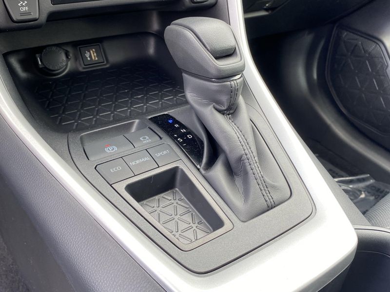 2025 Toyota RAV4 Image 18