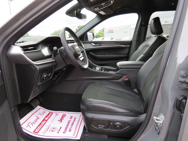 New 2027 Jeep Grand Cherokee L Laredo Altitude 4x4Image 7