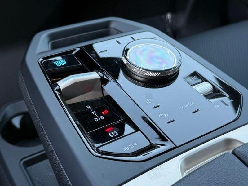 Used 2026 BMW iX xDrive60Image 28