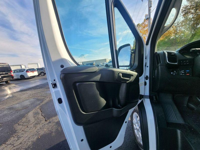 2024 RAM ProMaster 2500 Window Van Image 27